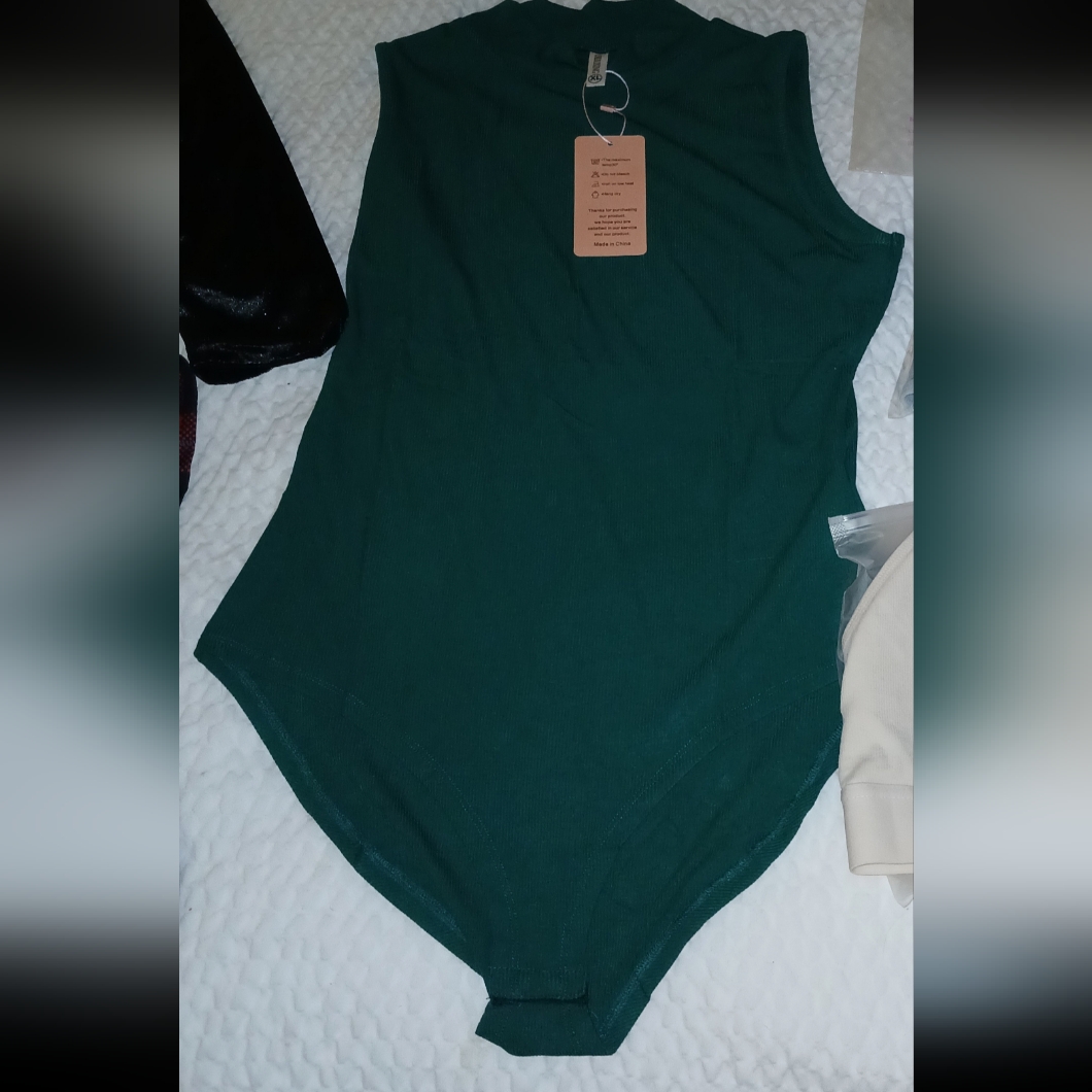 Womens Ribbed Top With Sleeves And Has Slight Collar. Nwt